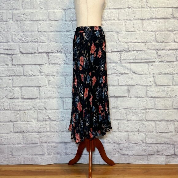 Lily and Lionel Black Floral Star Print Pleated Midi Skirt - Picture 3 of 9